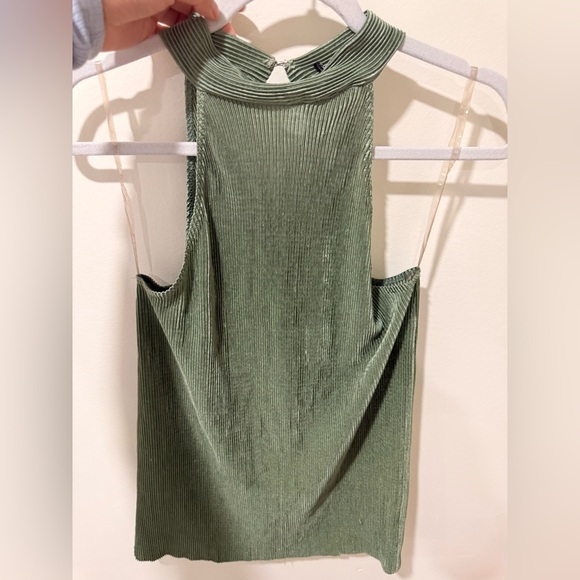 Tops - Elegant Green Sleeveless Top
